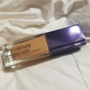 Fiona Stiles luminous finish foundation shade 6